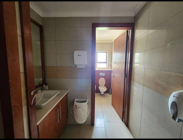 923M² BUSINESS FOR SALE IN RHODESFIELD